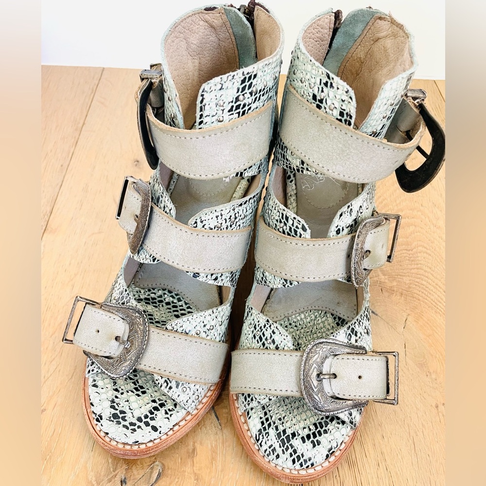 New FreeBird Violet Sandals size 8